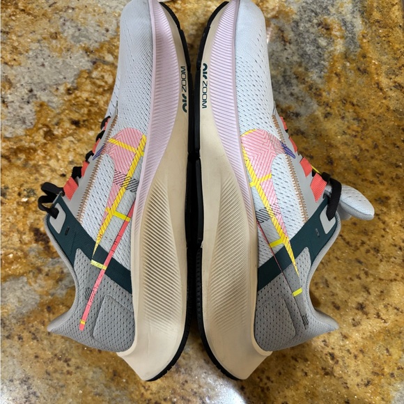 Nike air zoom Pegasus size 8.5 - Picture 8 of 9